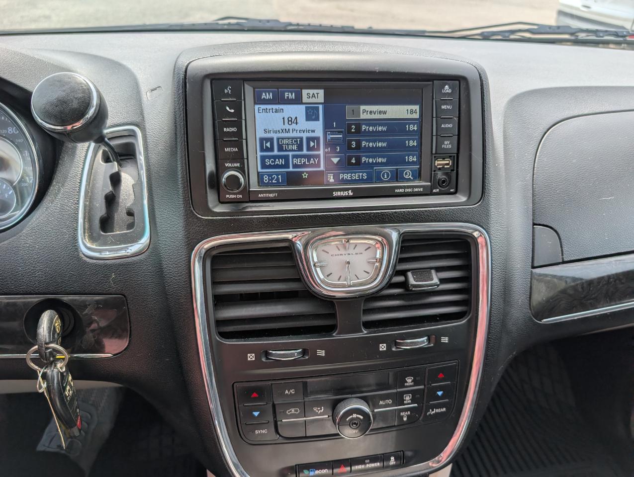 Chrysler Town & Country 4dr Wgn Touring 2012