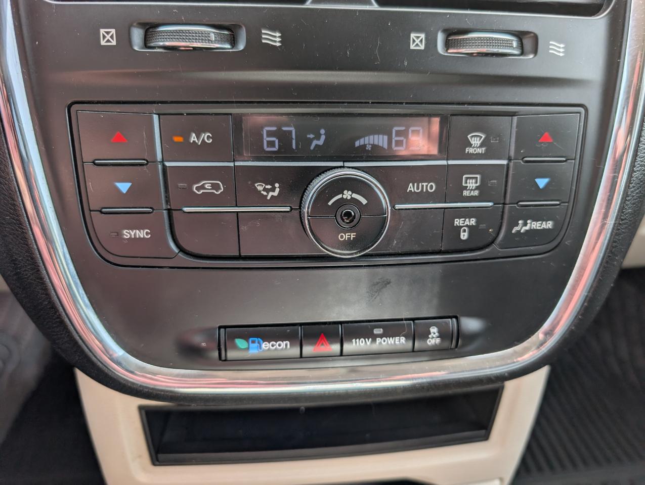 Chrysler Town & Country 4dr Wgn Touring 2012