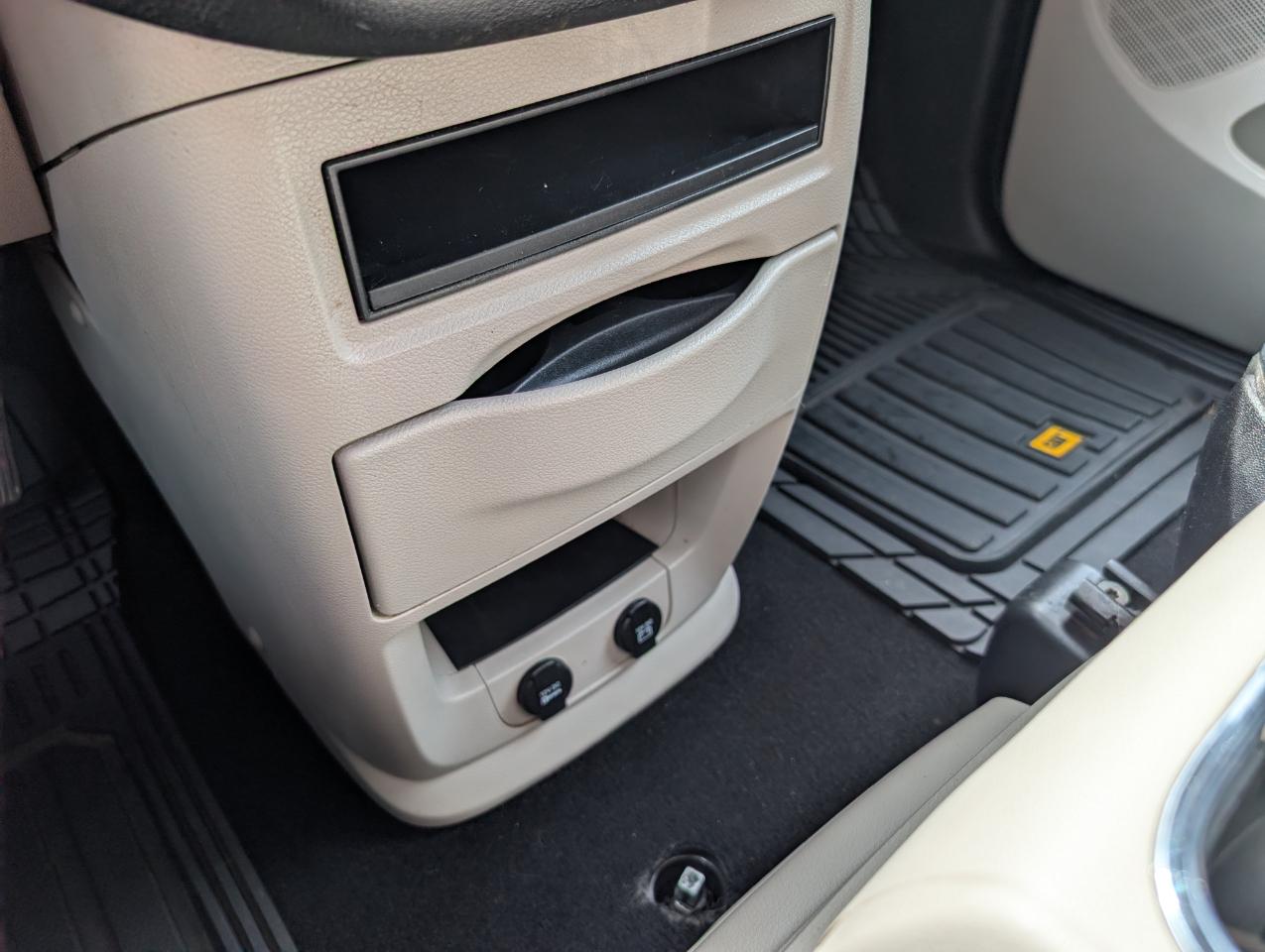 Chrysler Town & Country 4dr Wgn Touring 2012