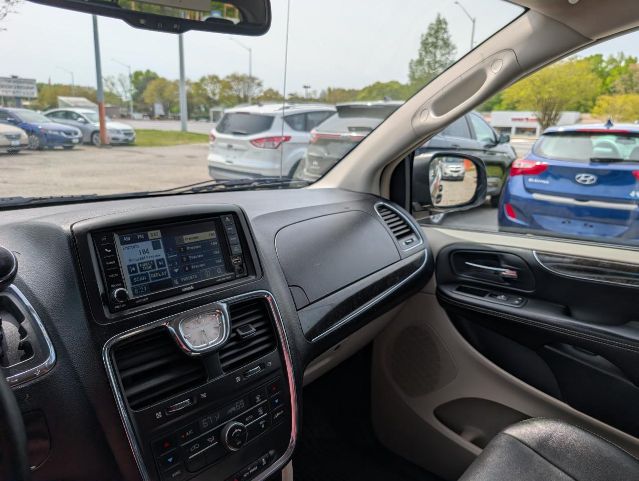 Chrysler Town & Country 4dr Wgn Touring 2012