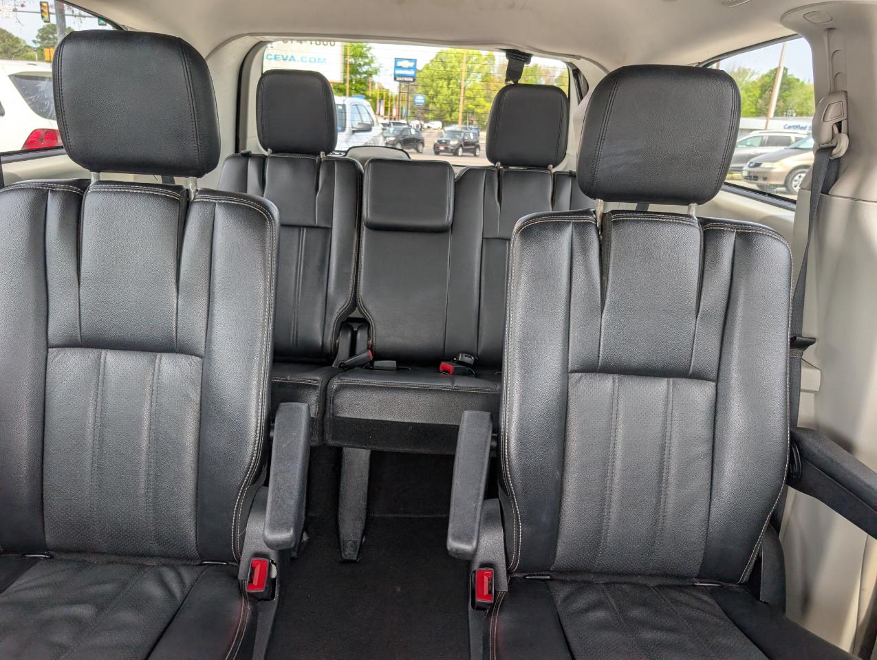 Chrysler Town & Country 4dr Wgn Touring 2012