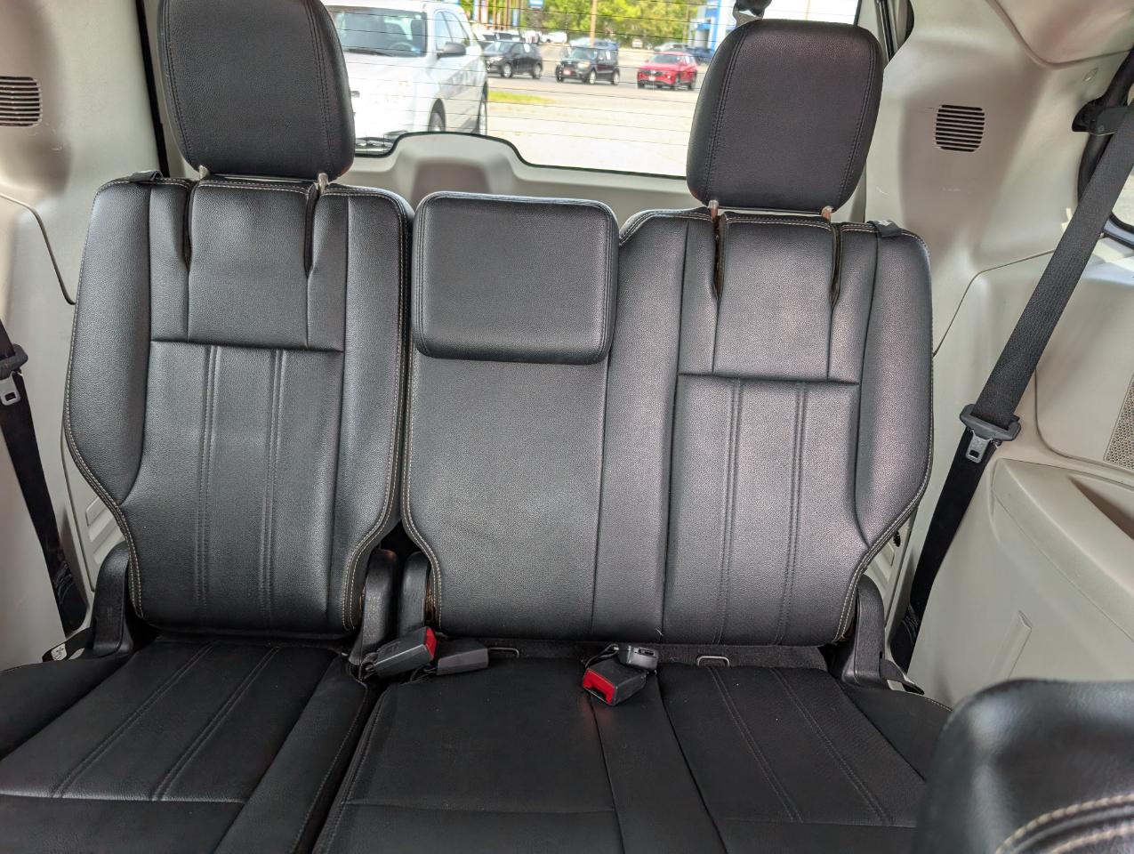 Chrysler Town & Country 4dr Wgn Touring 2012