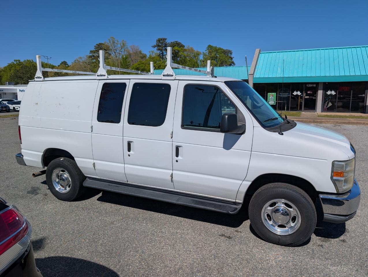 Ford Econoline Cargo Van E-350 Super Duty Recreational 2011