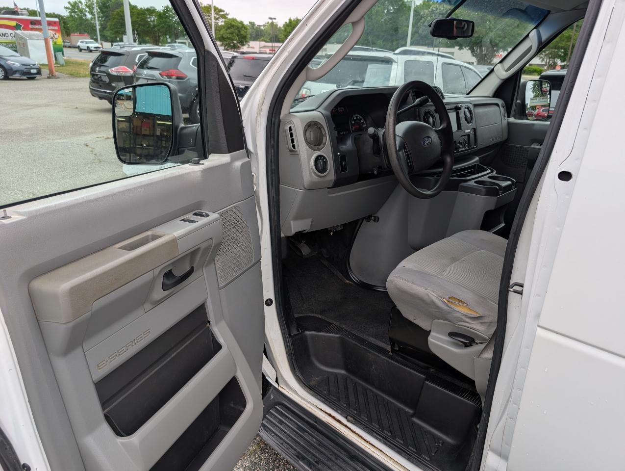 Ford Econoline Cargo Van  2011