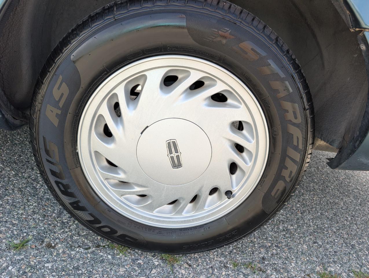 Lincoln Continental 4dr Sedan 1995