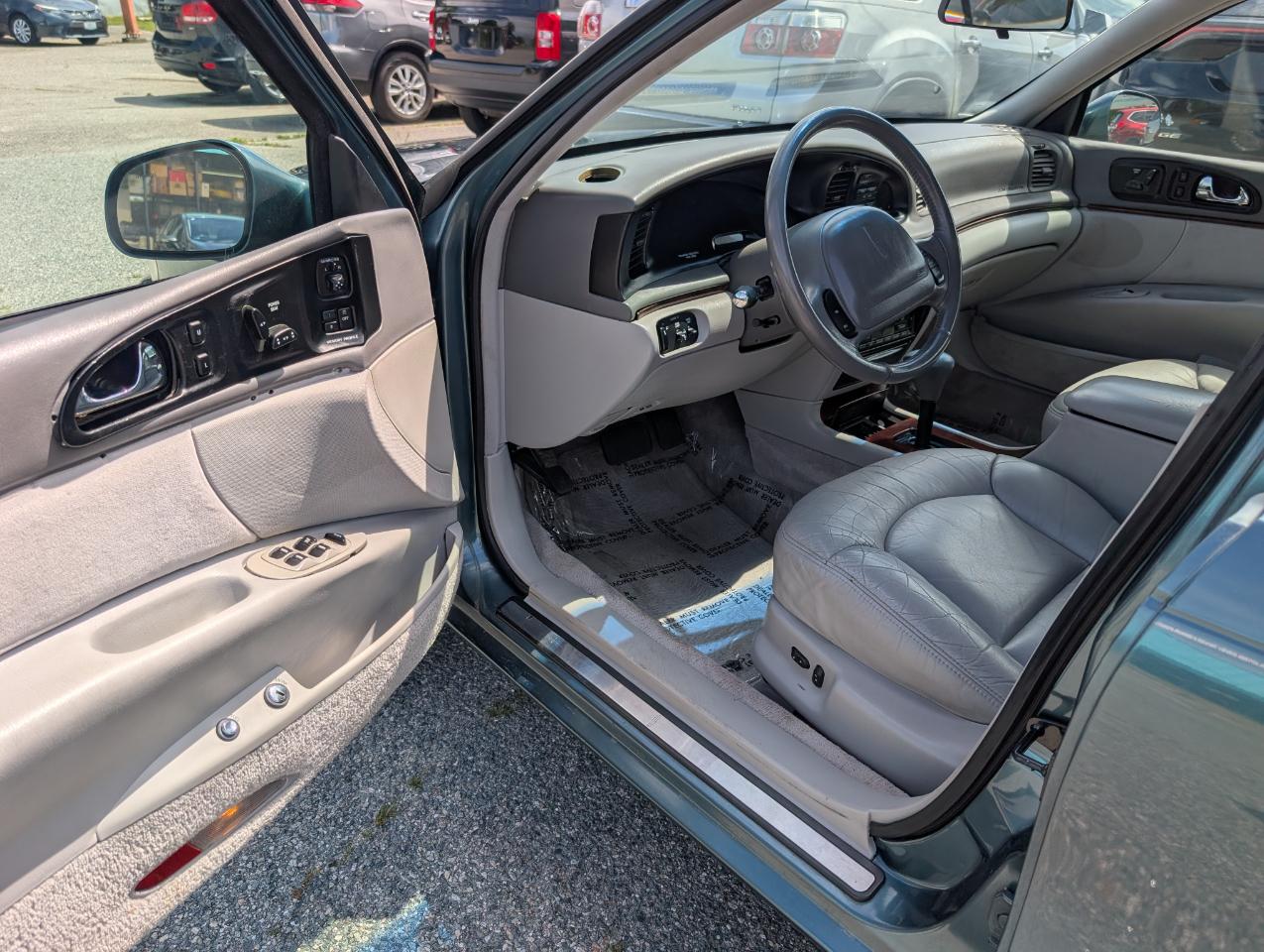 Lincoln Continental 4dr Sedan 1995