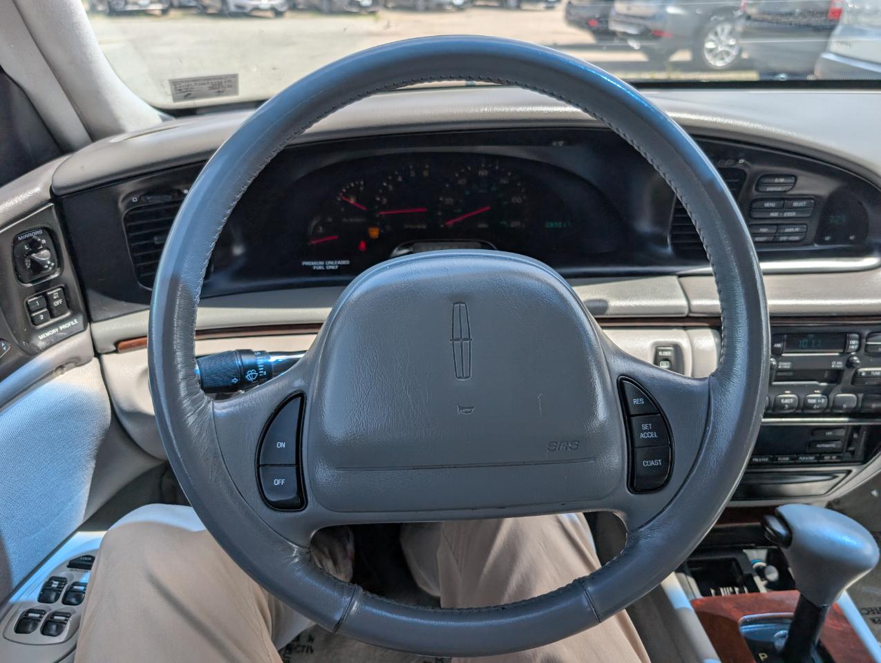 Lincoln Continental 4dr Sedan 1995