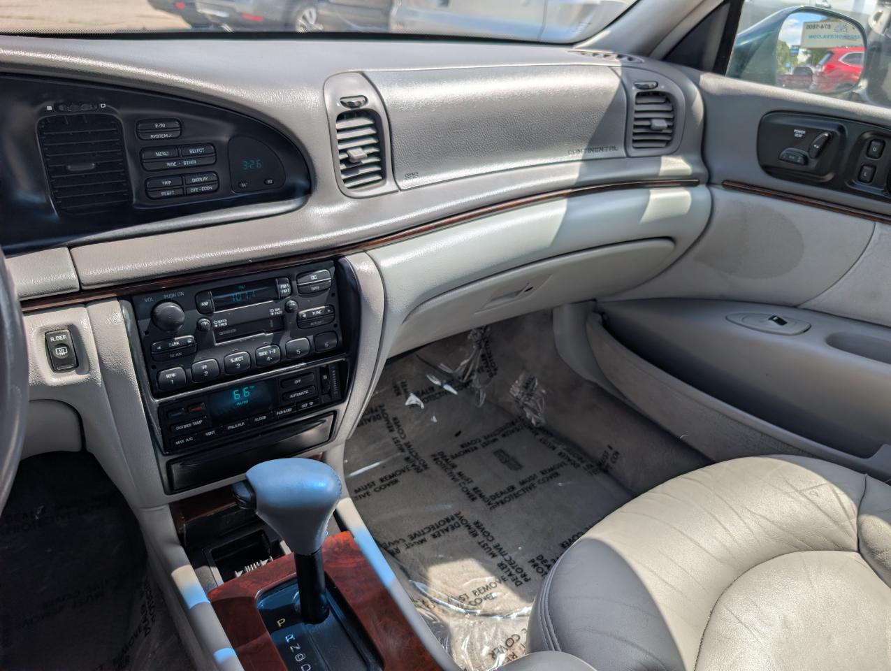 Lincoln Continental 4dr Sedan 1995