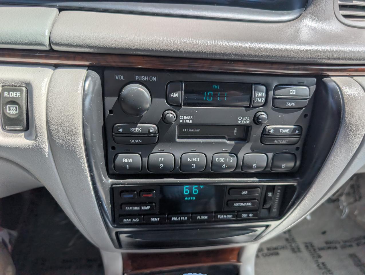 Lincoln Continental 4dr Sedan 1995
