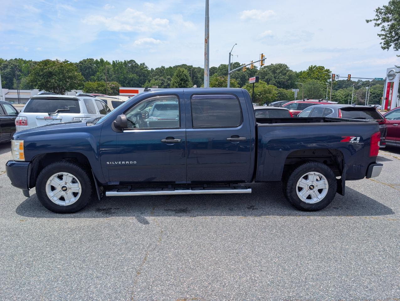 Chevrolet Silverado 1500 4WD Crew Cab 143.5" LT 2011