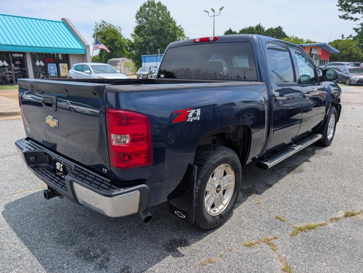 Chevrolet Silverado 1500 4WD Crew Cab 143.5" LT 2011