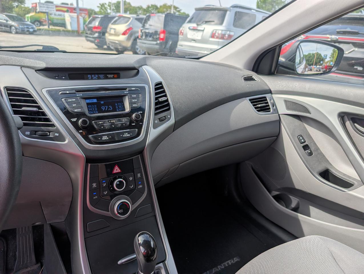 Hyundai Elantra  2015