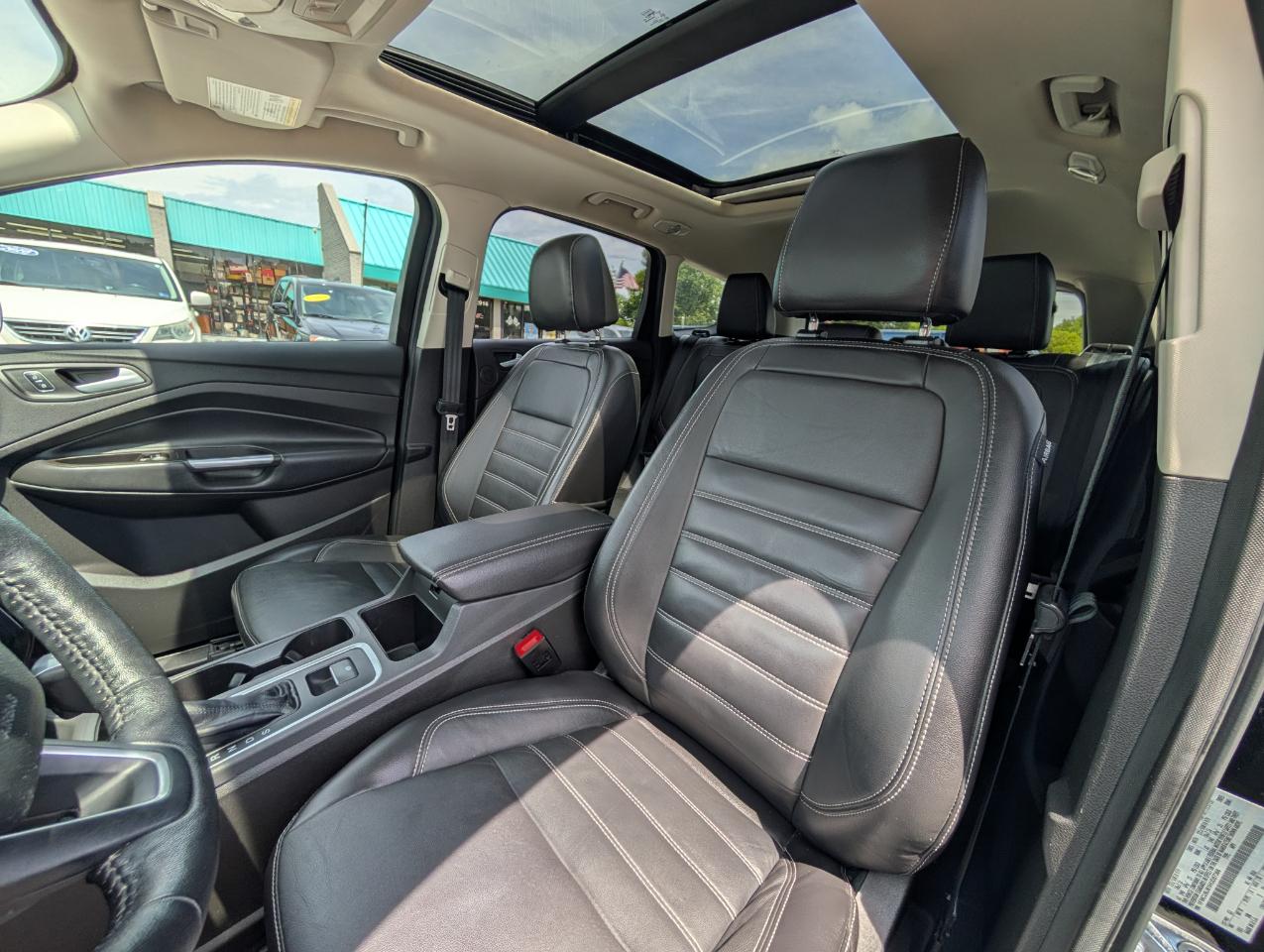 Ford Escape Titanium 4WD 2017