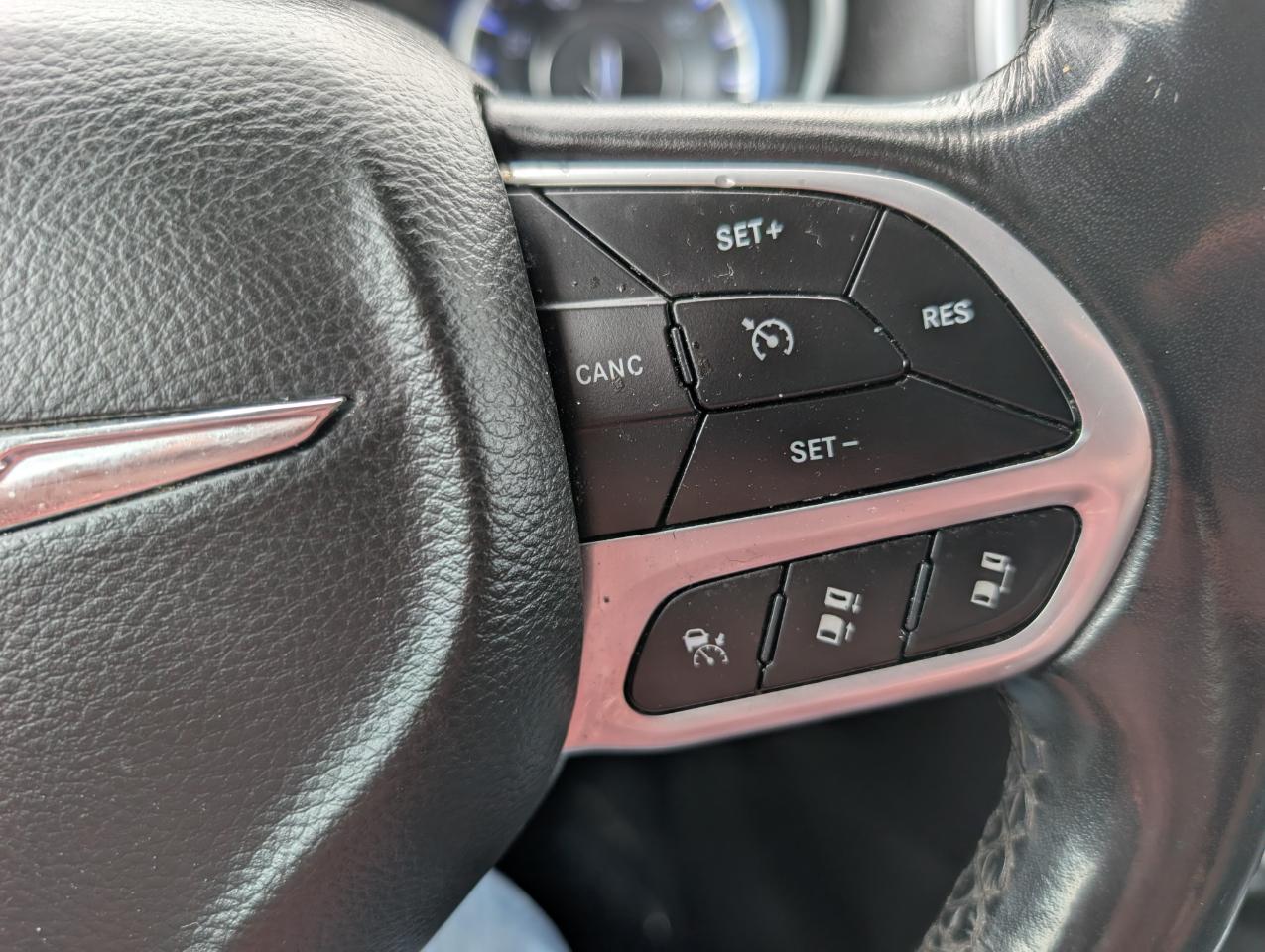 Chrysler 300 Touring L RWD 2021