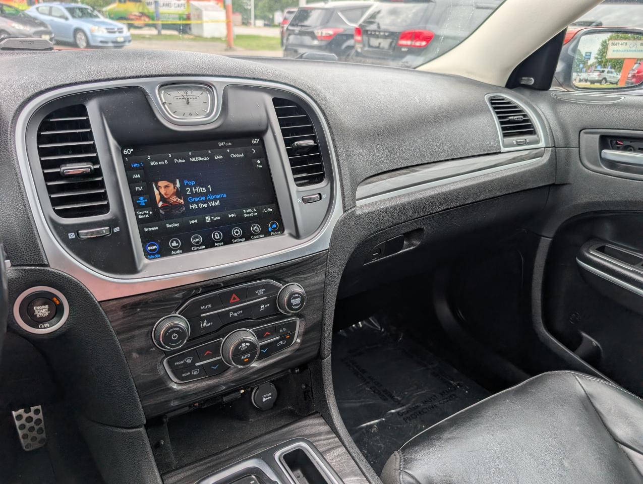 Chrysler 300 Touring L RWD 2021