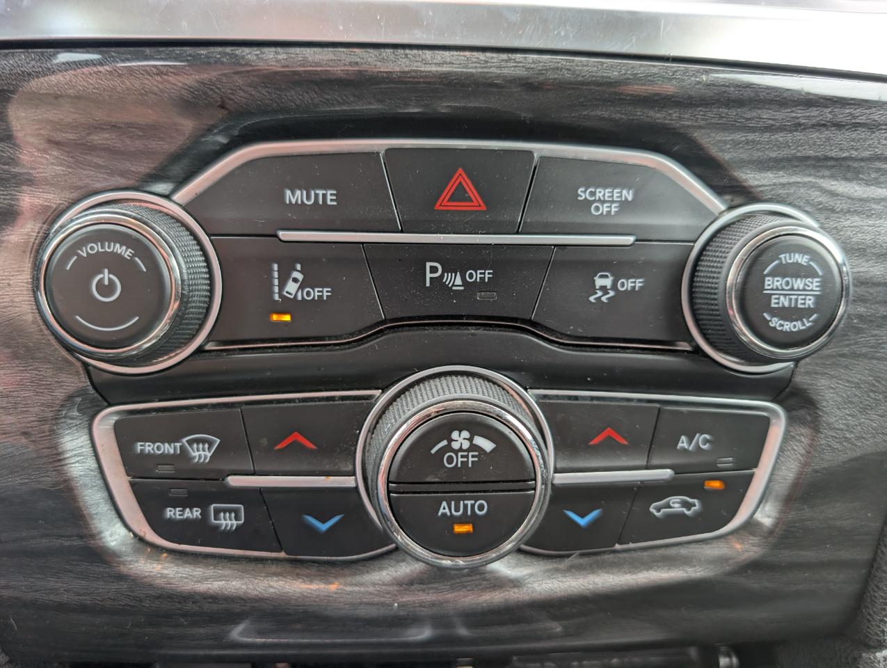 Chrysler 300 Touring L RWD 2021