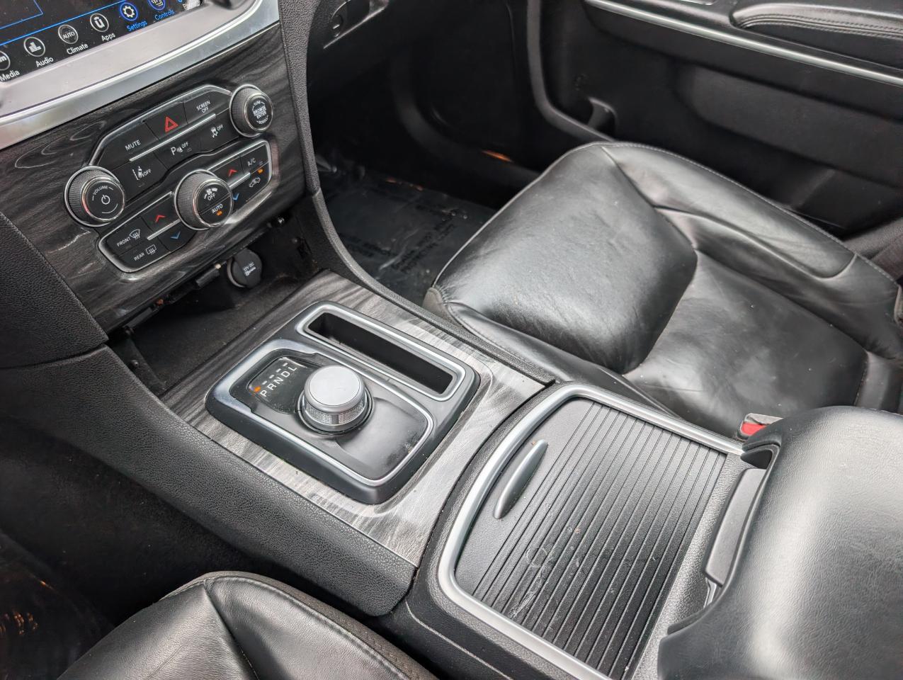 Chrysler 300 Touring L RWD 2021