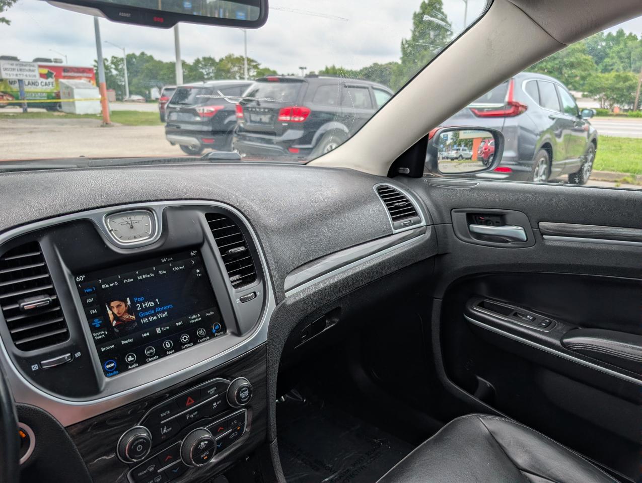 Chrysler 300 Touring L RWD 2021