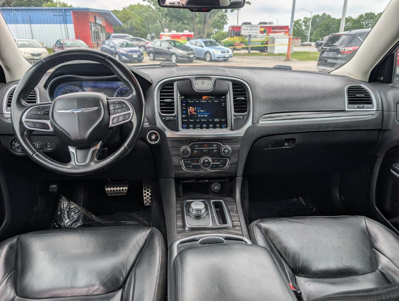 Chrysler 300 Touring L RWD 2021