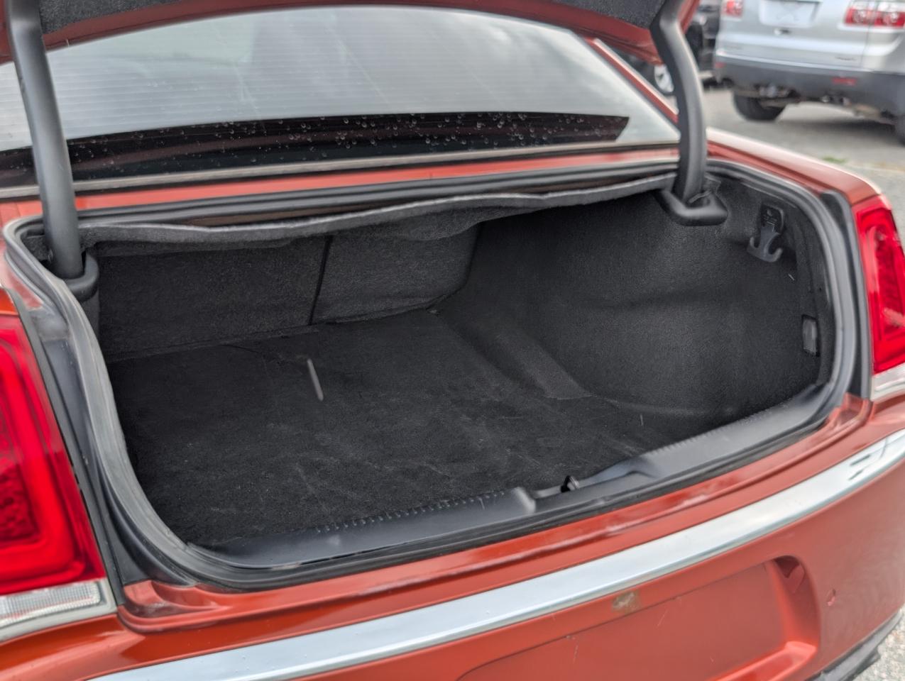 Chrysler 300 Touring L RWD 2021