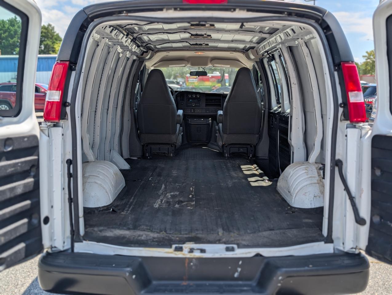 Chevrolet Express Cargo Van RWD 2500 135" 2021