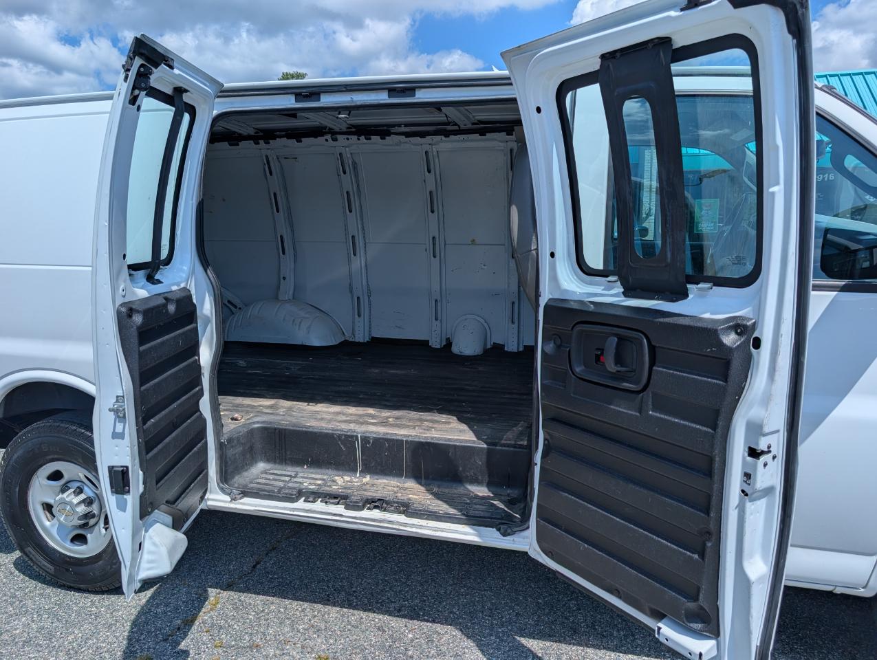 Chevrolet Express Cargo Van RWD 2500 135" 2021