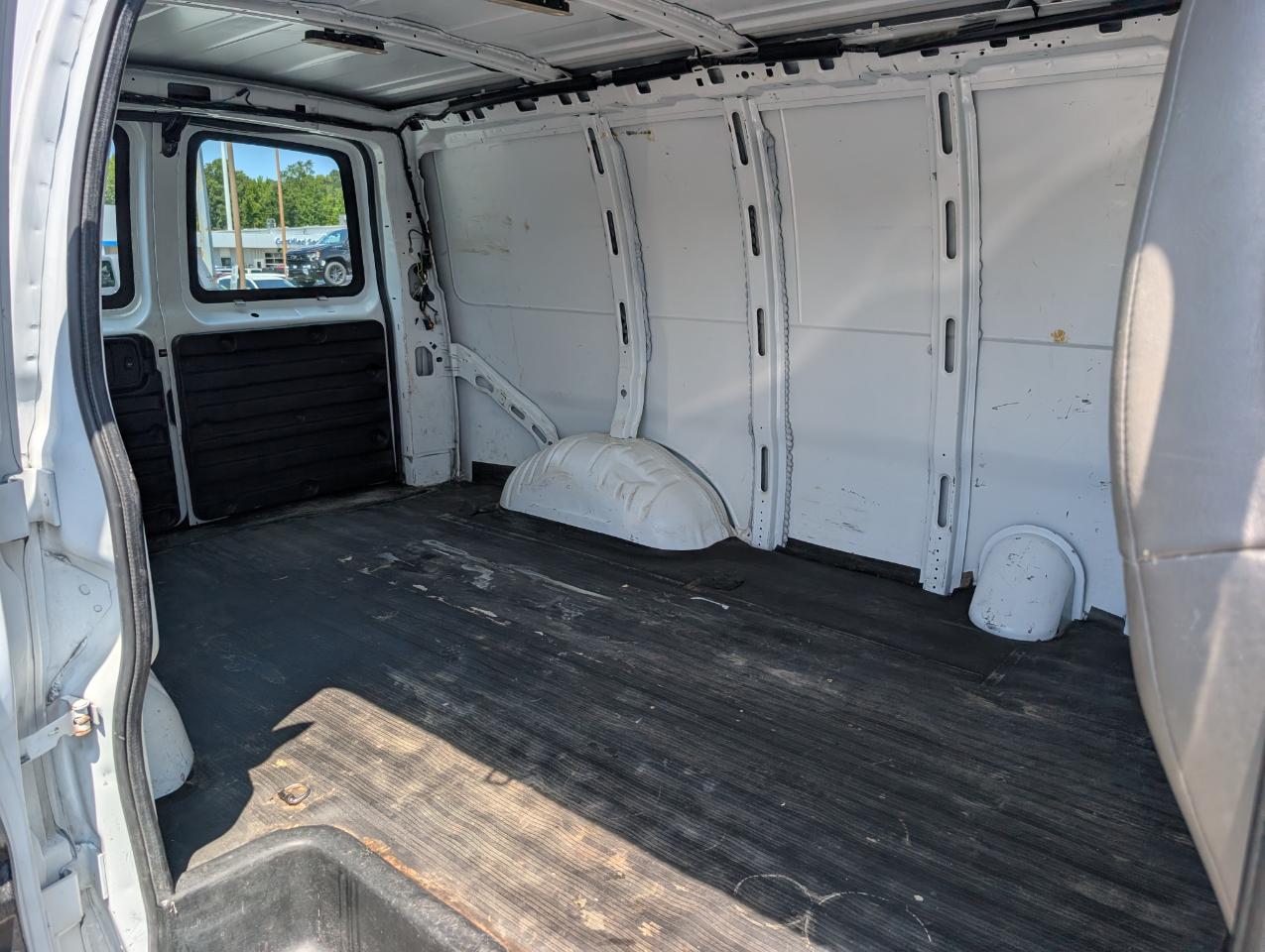 Chevrolet Express Cargo Van RWD 2500 135" 2021