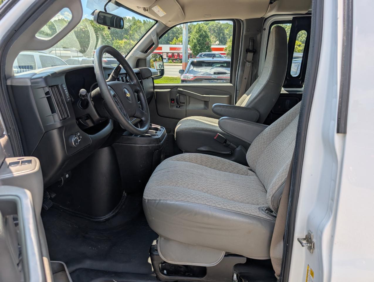 Chevrolet Express Cargo Van RWD 2500 135" 2021