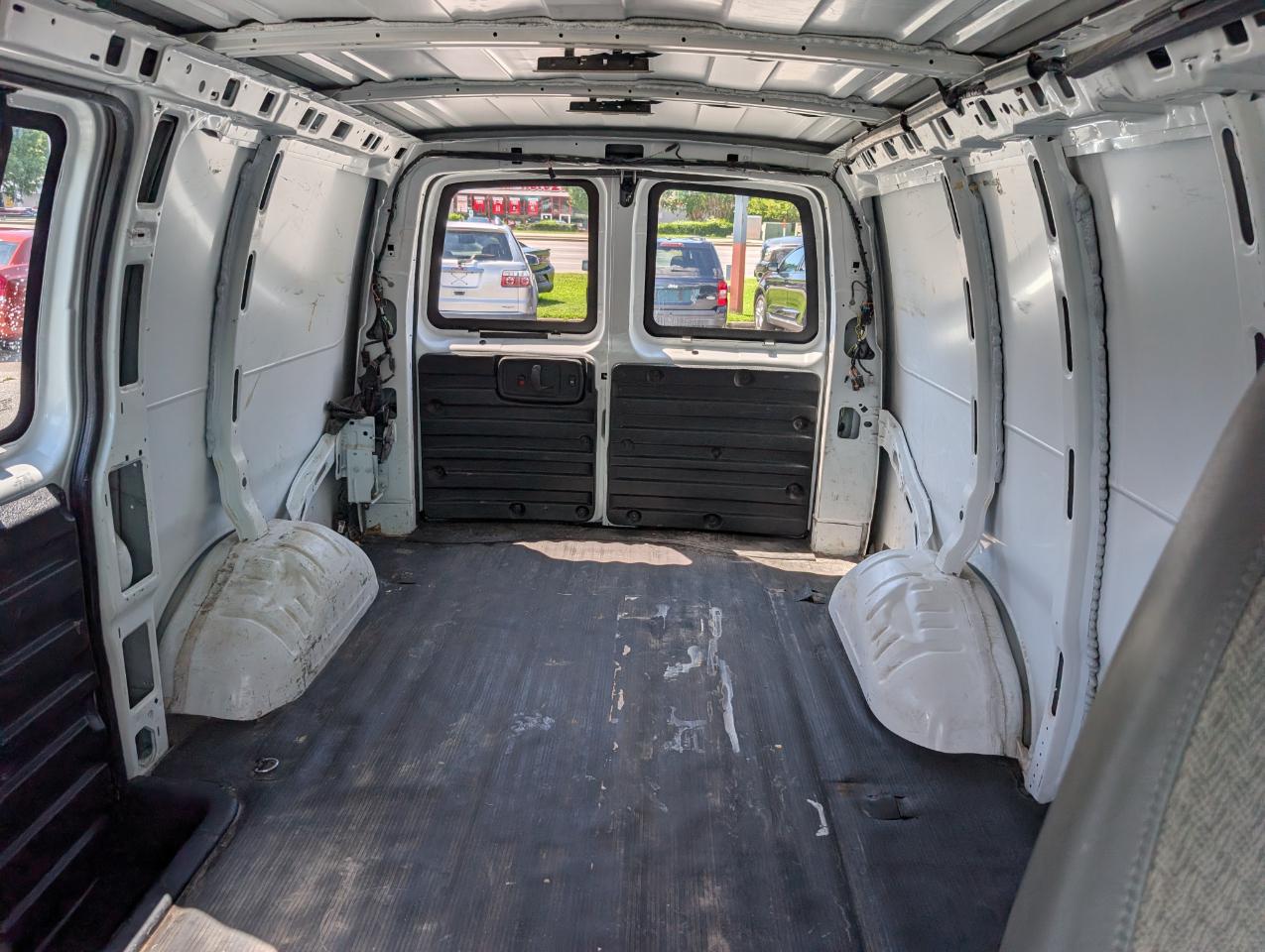 Chevrolet Express Cargo Van RWD 2500 135" 2021