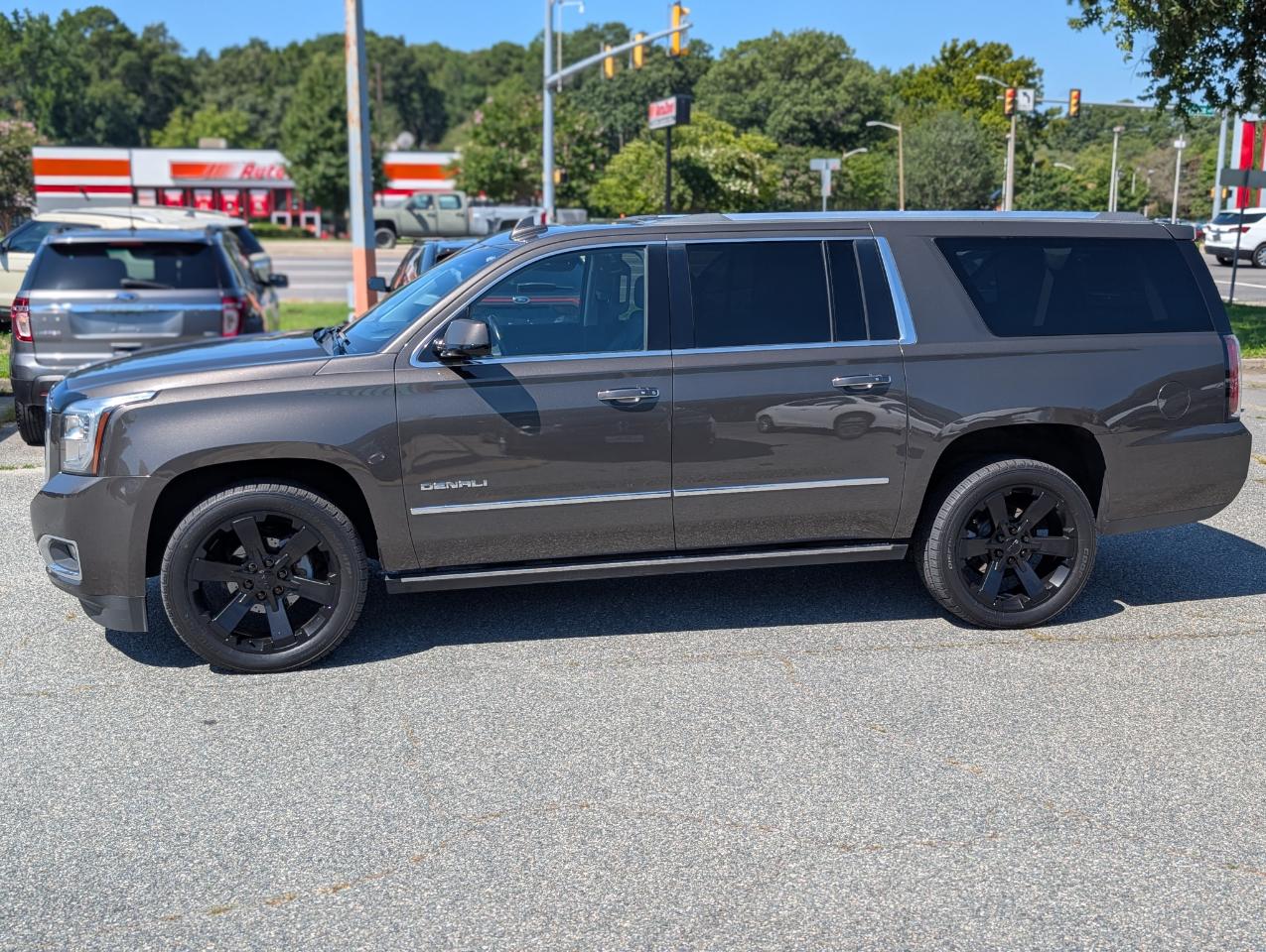 GMC Yukon XL Denali 4WD 2019