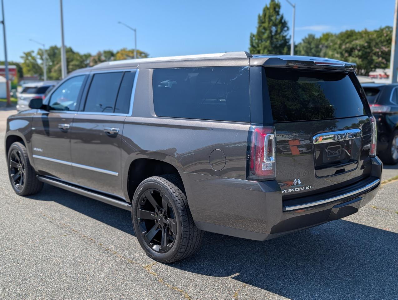 GMC Yukon XL Denali 4WD 2019
