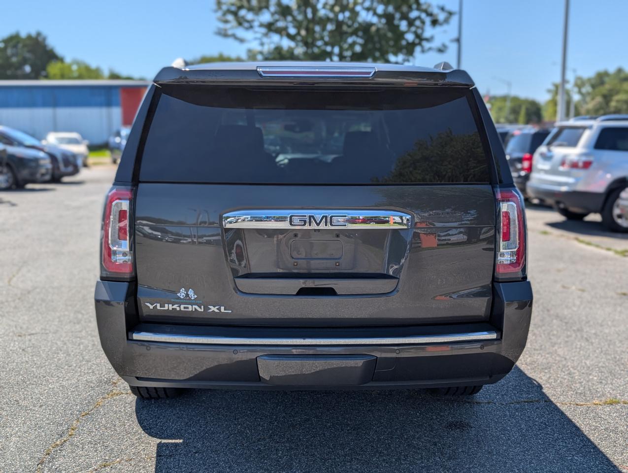 GMC Yukon XL Denali 4WD 2019