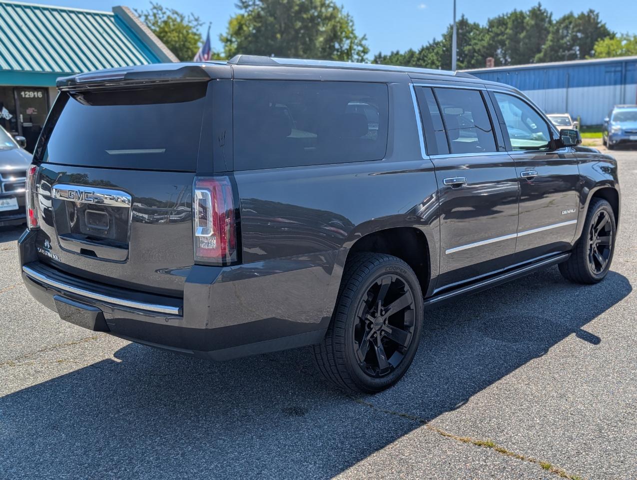 GMC Yukon XL Denali 4WD 2019