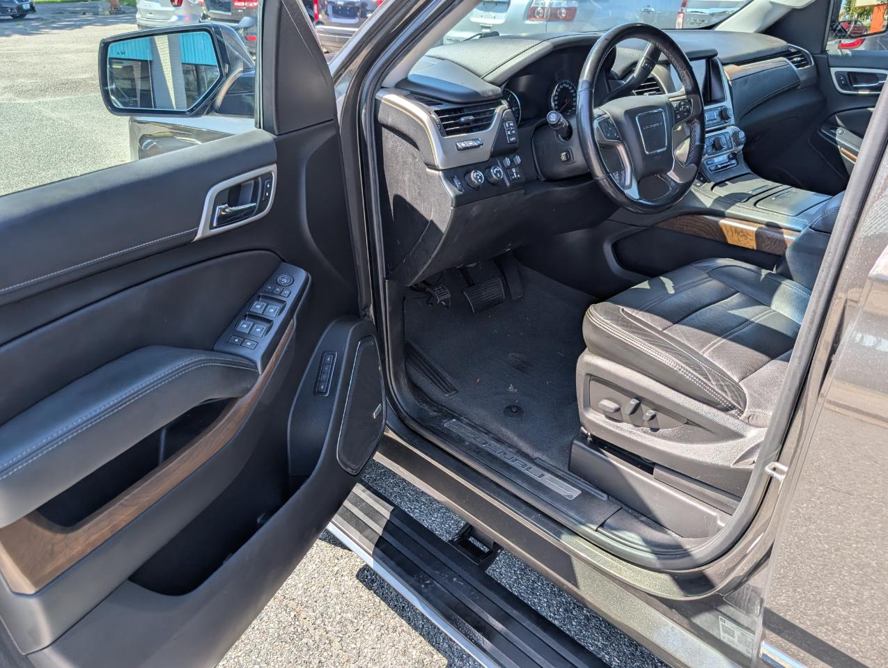 GMC Yukon XL Denali 4WD 2019