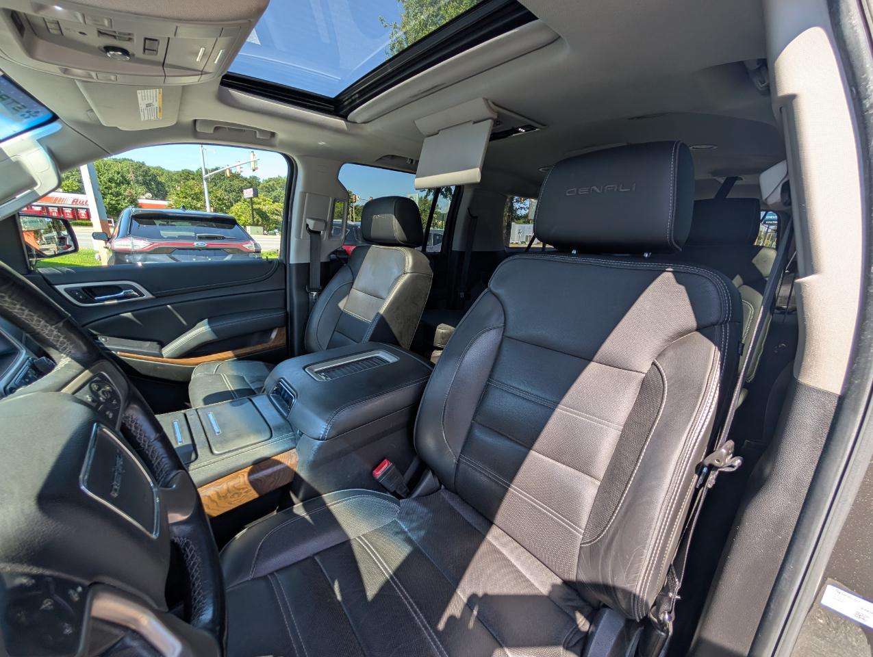 GMC Yukon XL Denali 4WD 2019