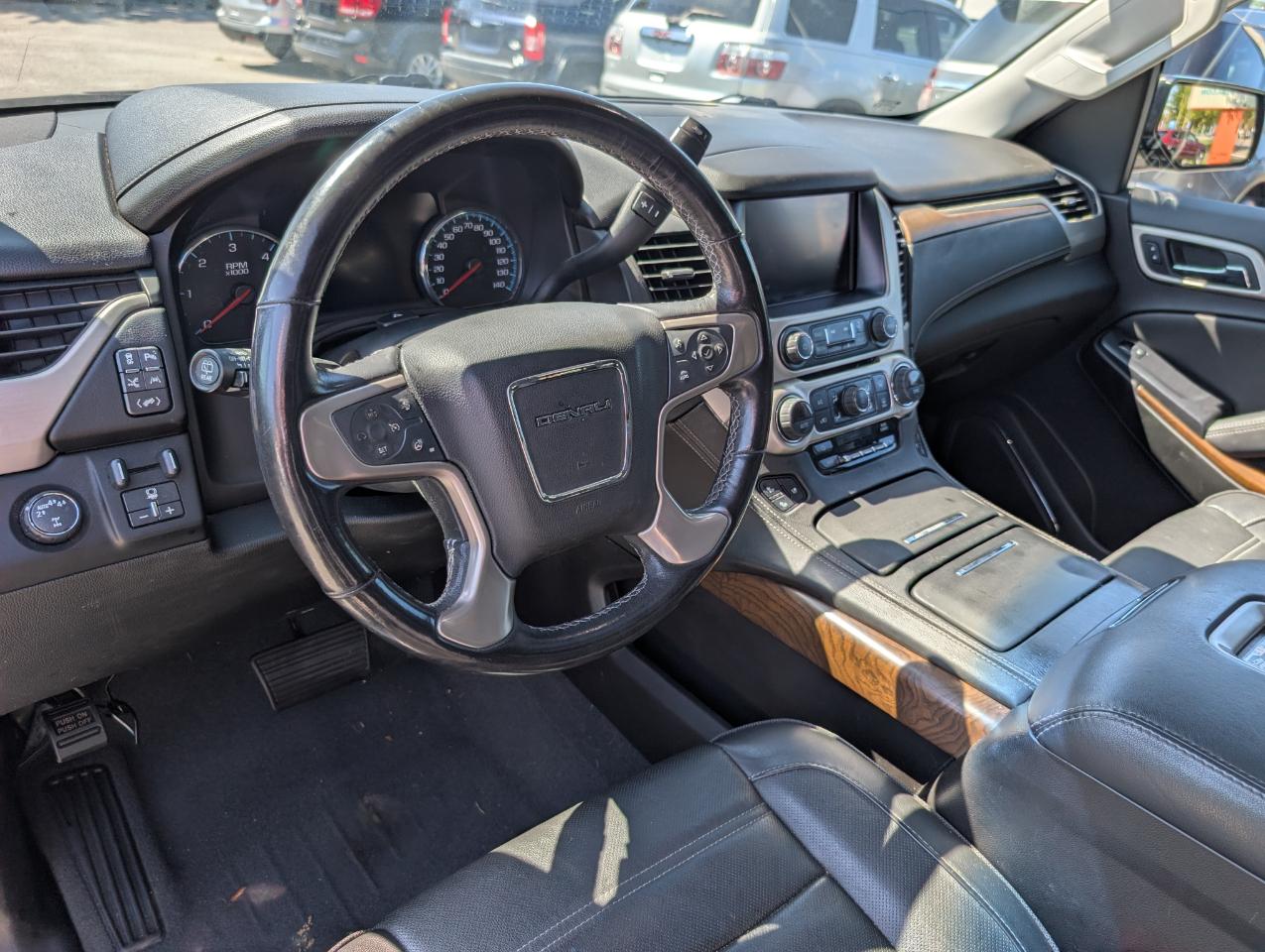 GMC Yukon XL Denali 4WD 2019