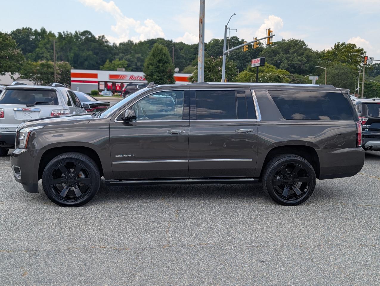 GMC Yukon XL Denali 4WD 2019