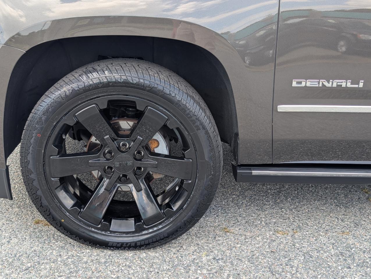GMC Yukon XL Denali 4WD 2019