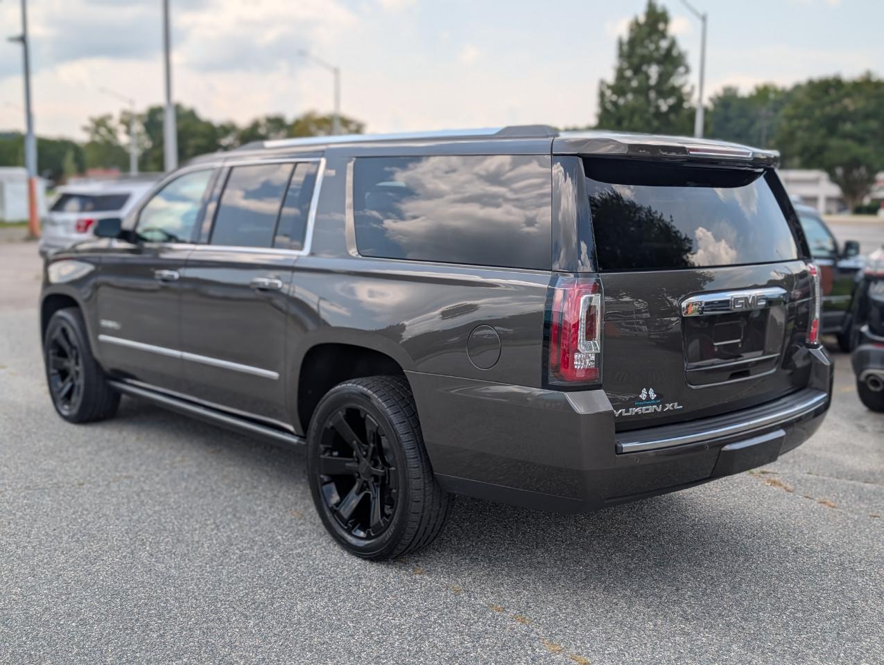 GMC Yukon XL Denali 4WD 2019