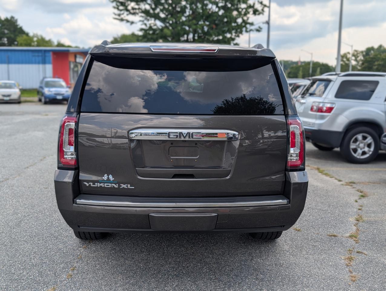 GMC Yukon XL Denali 4WD 2019