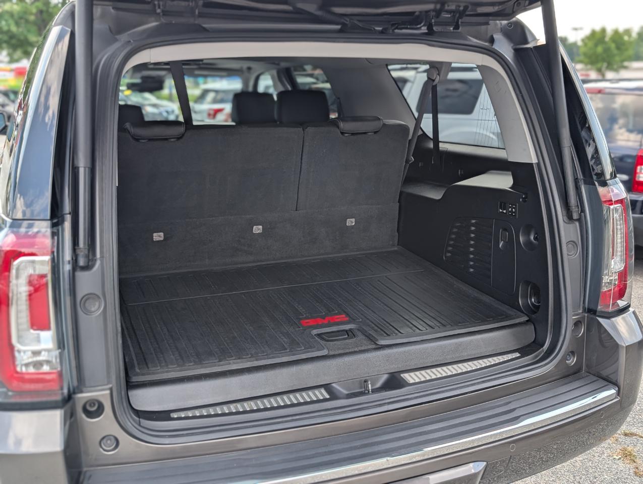 GMC Yukon XL Denali 4WD 2019