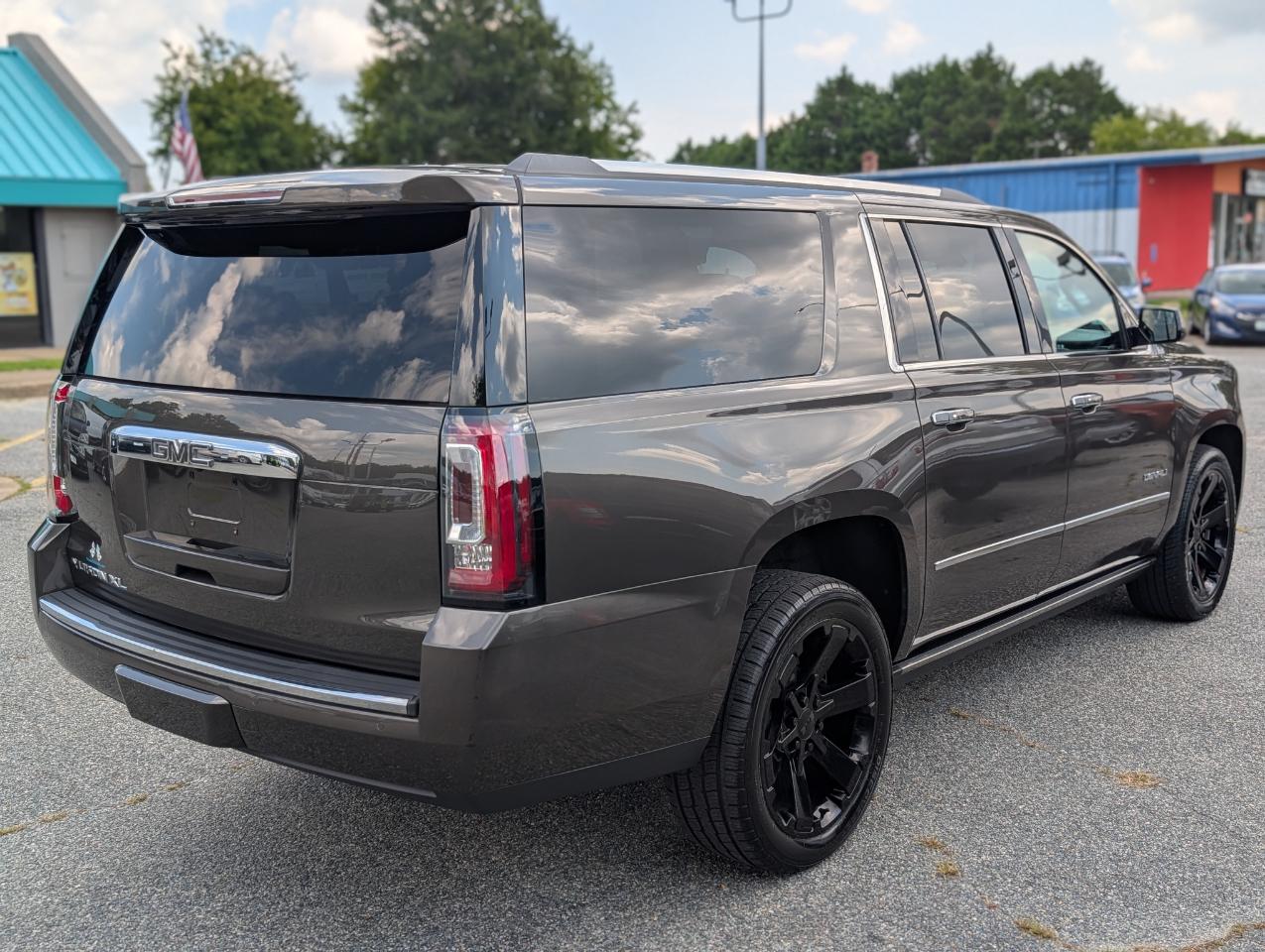 GMC Yukon XL Denali 4WD 2019