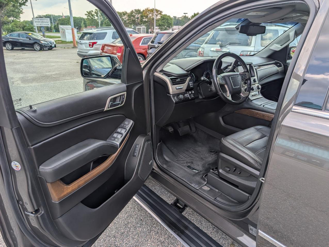 GMC Yukon XL Denali 4WD 2019
