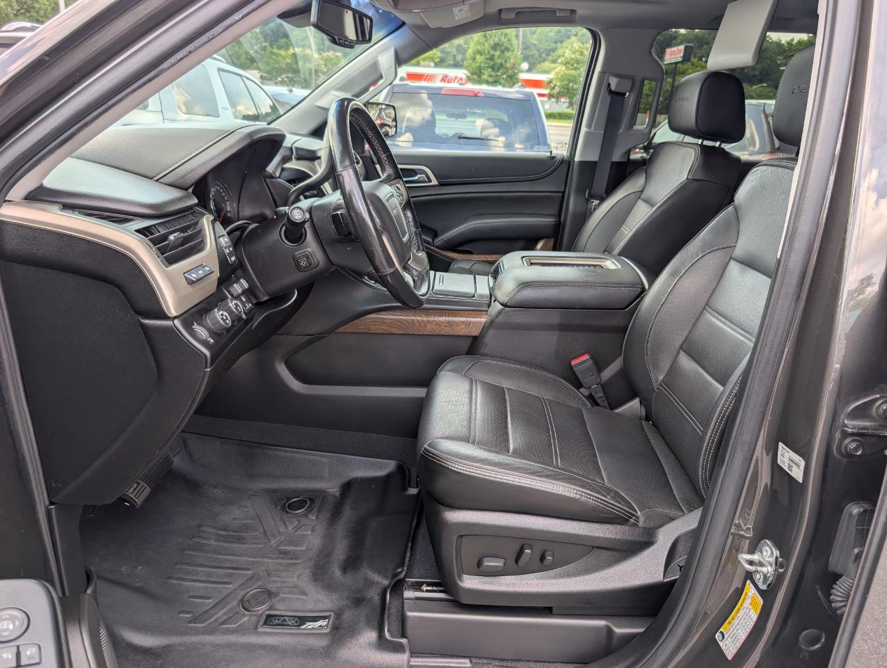 GMC Yukon XL Denali 4WD 2019