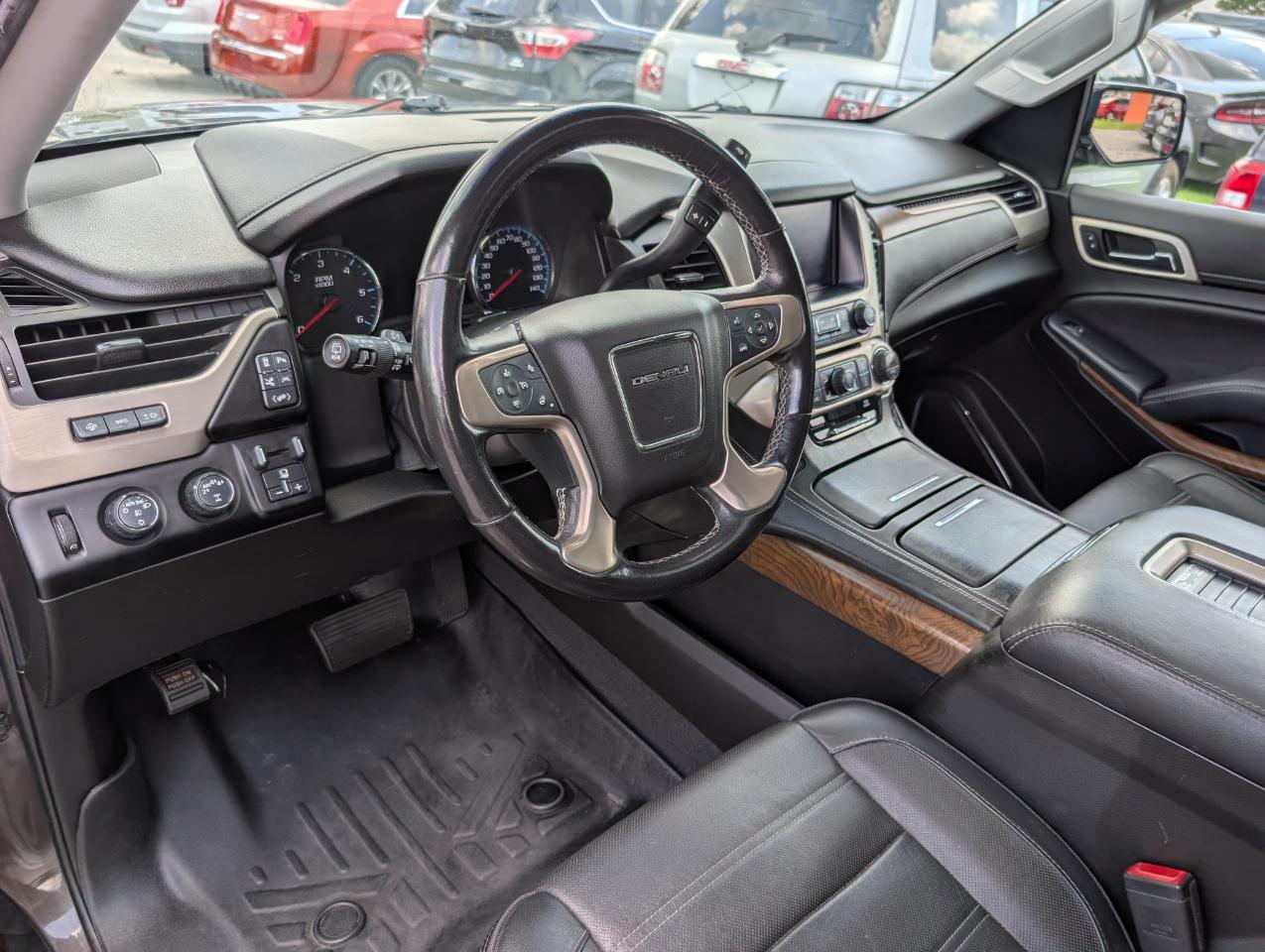 GMC Yukon XL Denali 4WD 2019