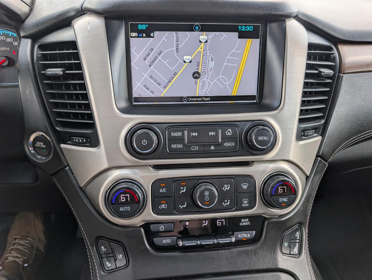 GMC Yukon XL Denali 4WD 2019