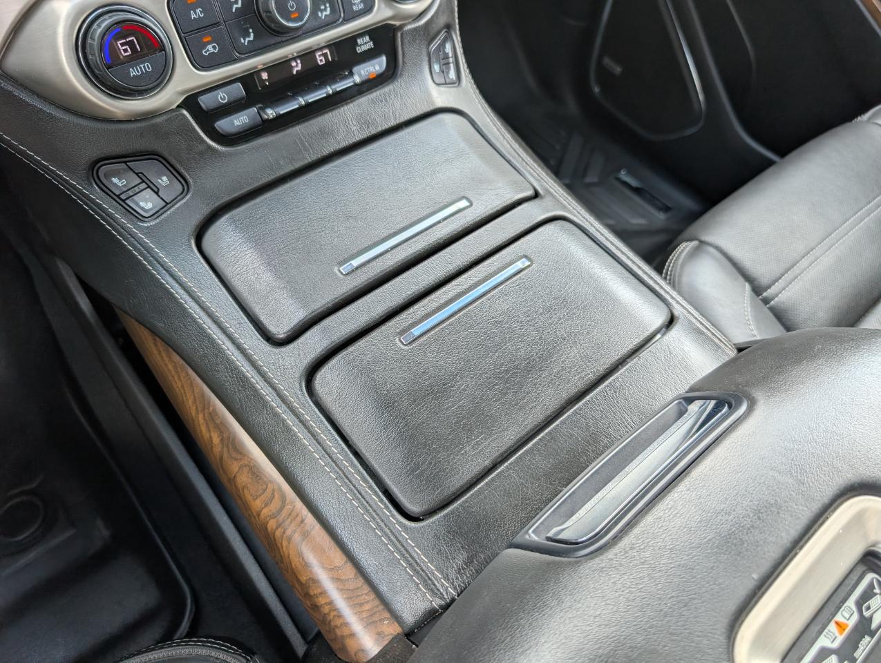 GMC Yukon XL Denali 4WD 2019