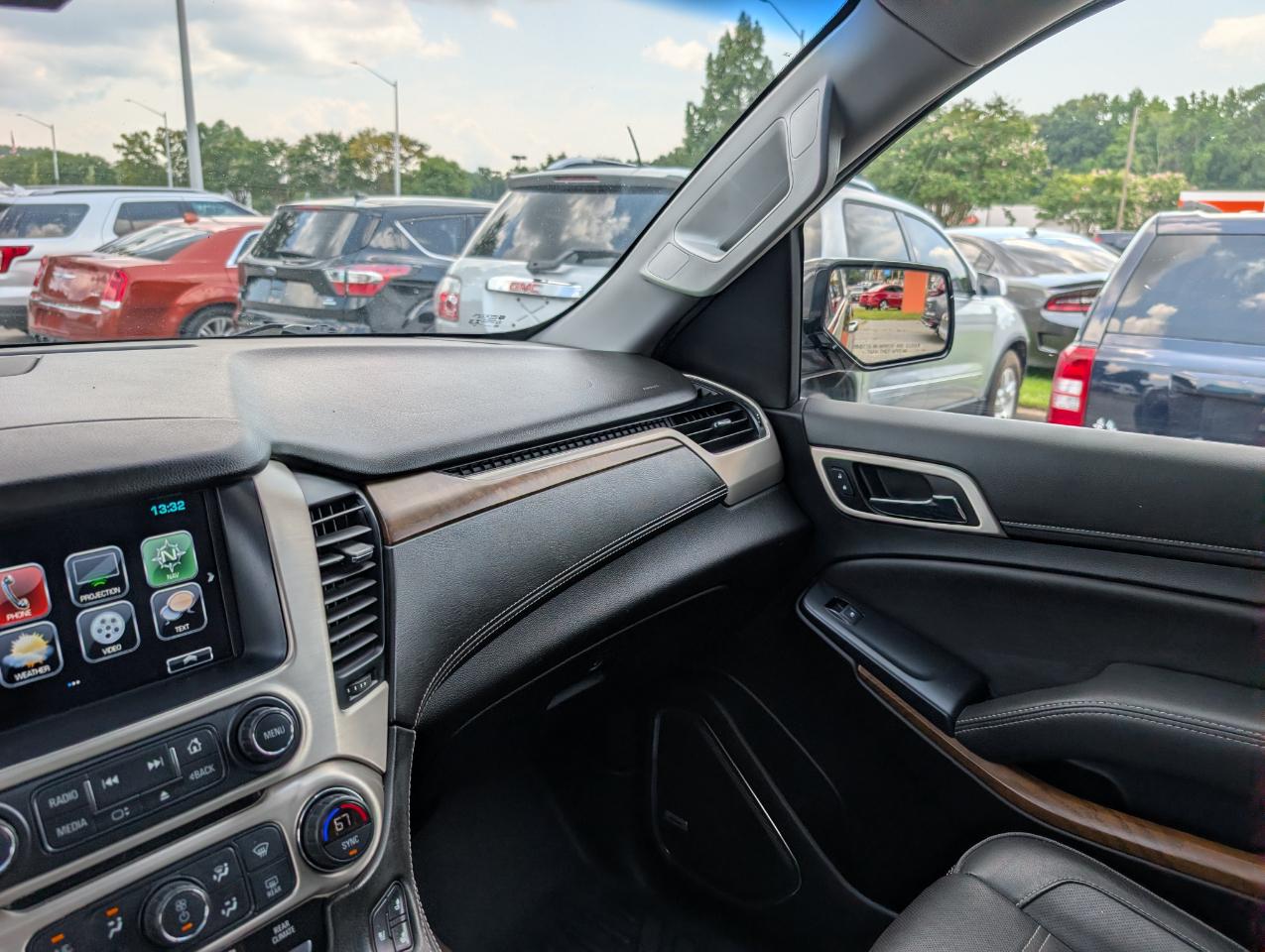 GMC Yukon XL Denali 4WD 2019