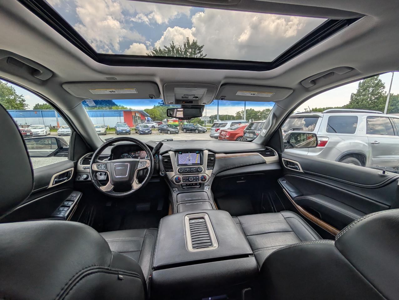 GMC Yukon XL Denali 4WD 2019
