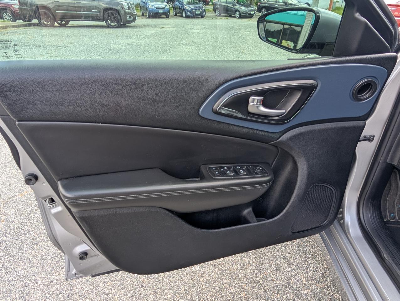 Chrysler 200  2015